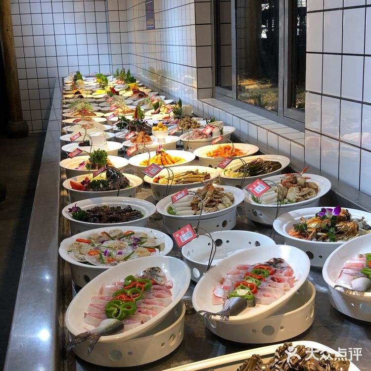 朋友在安亭添新居，大伙来此看房，到饭点了便来此就餐