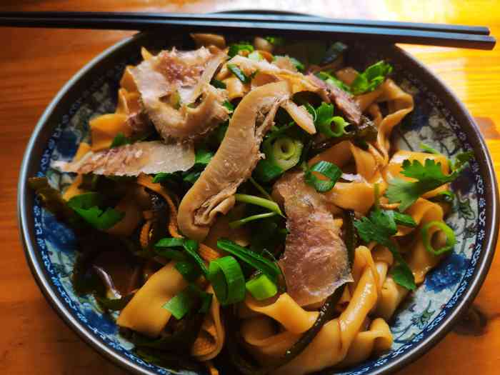 「牛杂拌烩面」里面会有牛肚牛肉,味道很棒.