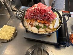 部队锅-MI WU FACTORY米屋美食工厂餐厅(绿地店)