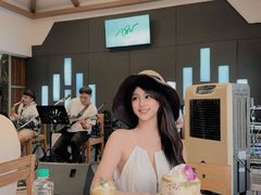 -Chom Cafe and Restaurant
