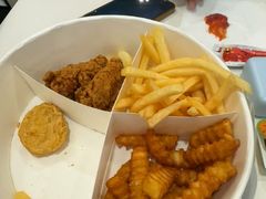 -麦当劳(上海虹桥站30B检票口楼上)