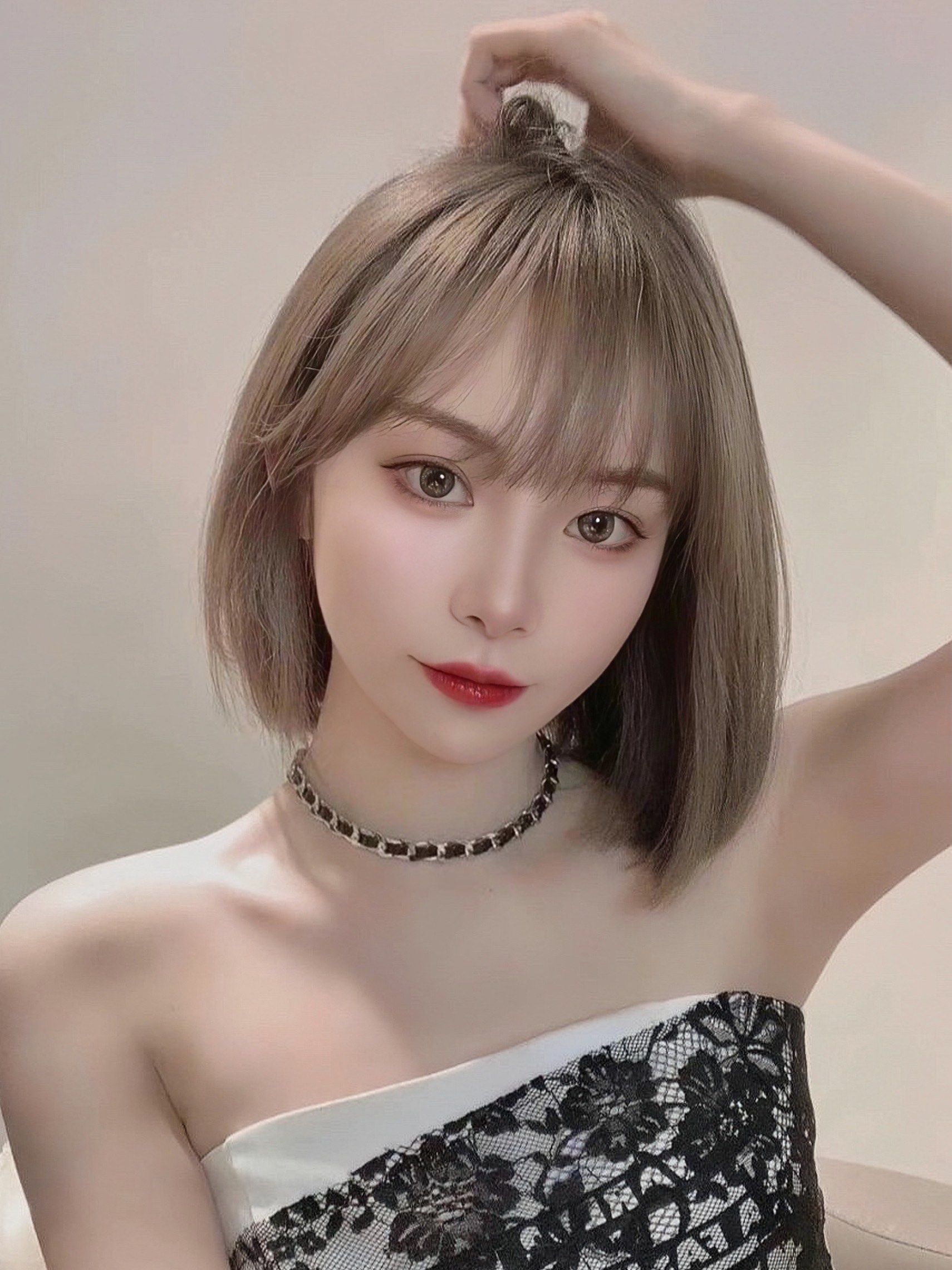 n头发变黄的集美们一定要试试
对于夏天来了~染浅色真的太挑