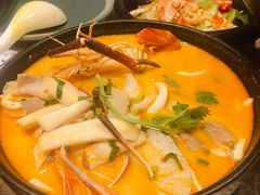 酸辣冬阴功海鲜汤檬粉-美奈小馆·东南亚菜(福田星河COCO Park店)