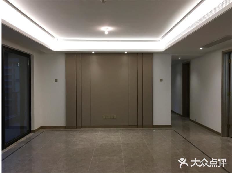 140平米精装房改造，花10万竟然装修成这样