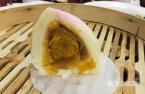 Four Seasons Peach Buns