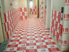 小陈老师带我去看了创美居的施工工地，他们公司对过道的保护还是做的比较到位的-创美居装饰(中洲里程店)