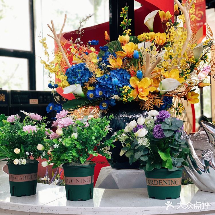  周末朋友约了去野兽花园火锅店