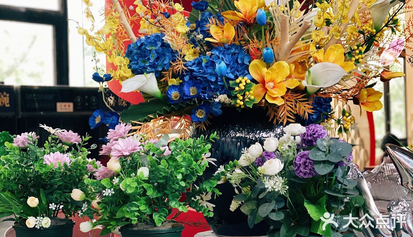  周末朋友约了去野兽花园火锅店