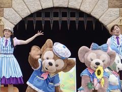 -小镇影院迪士尼小熊Duffy与他的朋友合影地