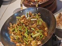 -阿瓦山寨·湘菜现炒·剁椒鱼头王(咸阳总店)