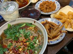 -爆炸头阿姨小四川正宗川味小吃(无任何分店)