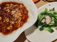 水煮牛肉-渝信川菜 · 川味家常菜(财富购物中心店)