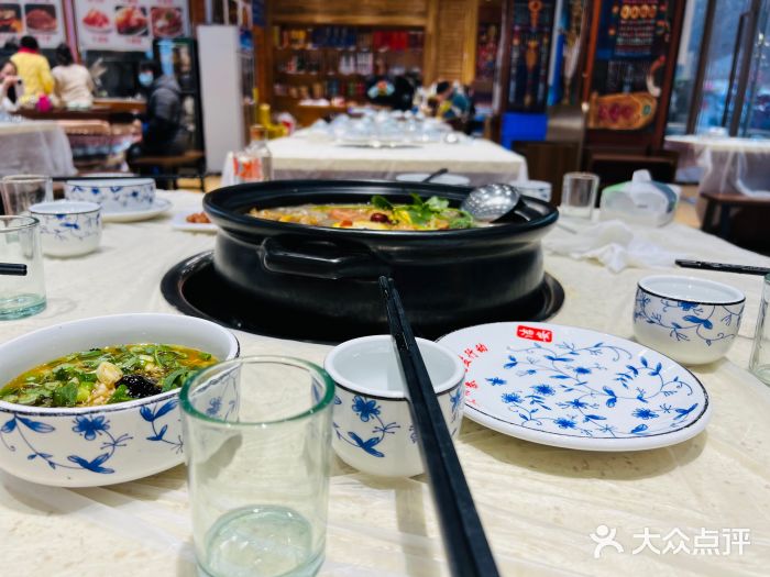 九寨特色牦牛肉汤锅 羊肉汤锅图片