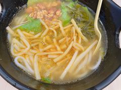 酸辣笋尖粉-桂在香知桂林米粉(红博中央公园店)