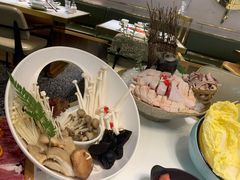 -洪氏嗨捞·猪肚鸡火锅(阳光天地店)