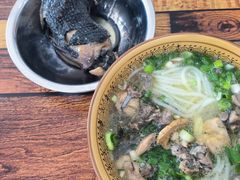 -正宗李家土鸡米线店