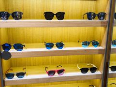 -LOOK眼镜·蔡司依视路配镜(宝山万达店)