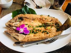 -Chom Cafe and Restaurant