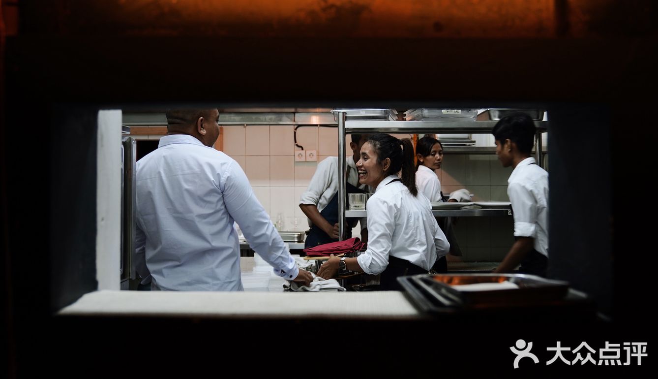 搭配煎蛋造型的迷迭香和芒果酱 萌！