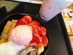 草莓冰沙-鲜芋仙(太原街万达店)