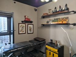 -鳌首刺青纹身 穿孔饰品店