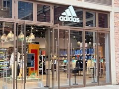 -王府井奥莱棋盘山小镇