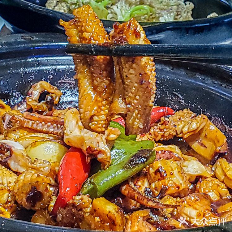 老板‼️来一份热气腾腾的沙姜啫啫鸡煲🥘