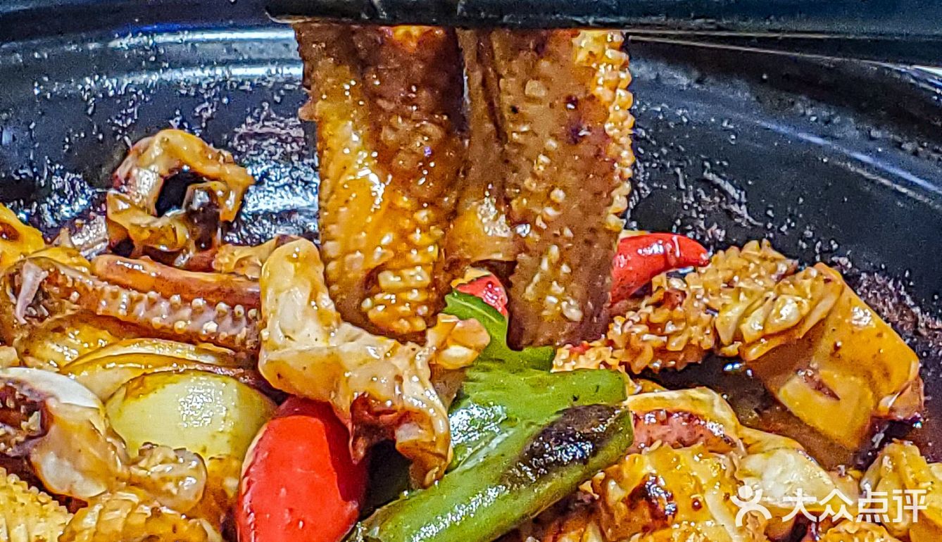 老板‼️来一份热气腾腾的沙姜啫啫鸡煲🥘 