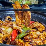老板‼️来一份热气腾腾的沙姜啫啫鸡煲🥘 