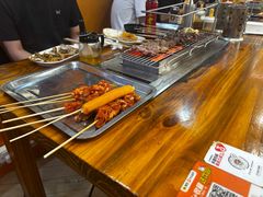 -哈尔滨小酒馆·鲜肉现穿自助烧烤(康新花园店)