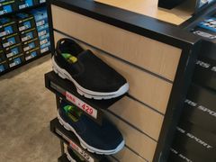 -SKECHERS 斯凯奇(上海国际时尚中心店)