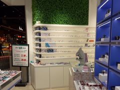 -美式眼镜·授权蔡司.依视路.尼康.豪雅.明月(南翔印象城店)