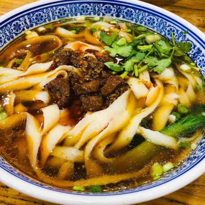 铁蛋刀削面(纯翠分店)-"单位门口的管饱吃的面90以前上大学还挺.