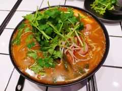 招牌炸酱小锅米线-肥汁米蘭香港米线(长宁来福士店)