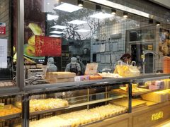 面包甜点陈列柜-鲍师傅糕点(江苏路店)