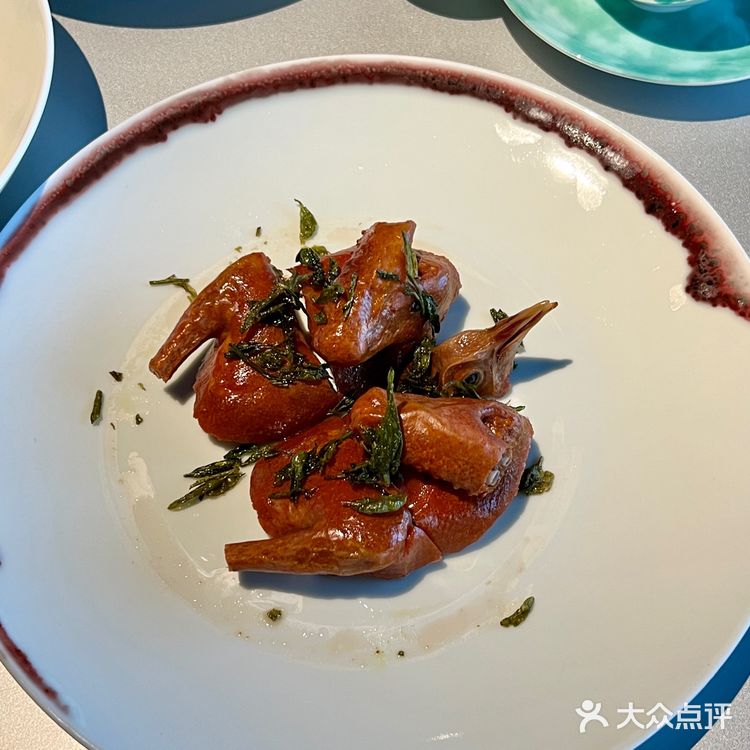 天目里附近的餐饮终于卷起来了. 在天目里外围的大楼里