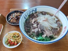 -裕新楼粉面馆·石磨手工粉(四方坪店)
