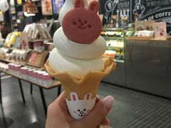 -LINE FRIENDS Garosu-gil Flagship Store