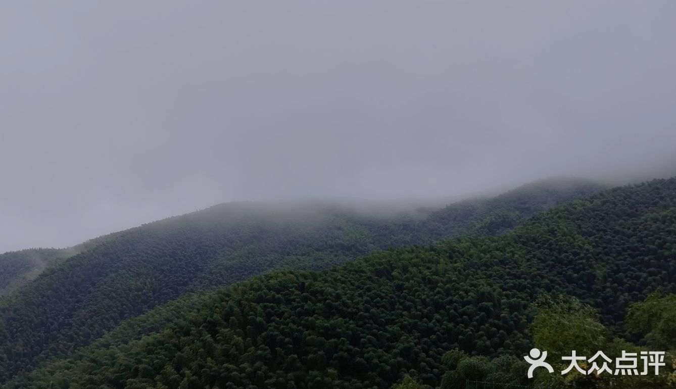 晚上去更好看热门餐厅排队的人忒多了