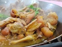 猪蹄鹅翅鸭掌煲-侠成水上农庄(工业大道店)