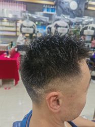 -阿兵荣辉美容理发有限公司