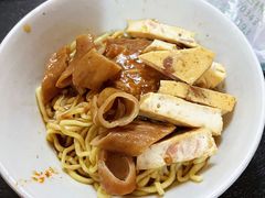 -松树干拌面店