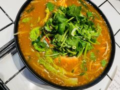 招牌炸酱酸辣米线-肥汁米蘭香港米线(长宁来福士店)