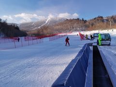 -亚布力新体委滑雪场