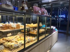 面包甜点陈列柜-顶东面包花园·生日蛋糕(世博店)