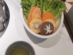 -洪氏嗨捞·广东猪肚鸡·椰子鸡火锅(西咸万象城店)