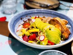 鸡肉牛油果藜麦沙拉（5月上新）-西堤牛排(合肥之心城店)