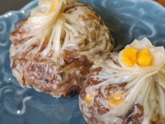 蛋黄芝士纸皮烧麦-鑫震源·苏式大虾生煎(山塘街店)