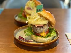 牛肉菠萝芝心汉堡-龙治汉堡(中华城店)