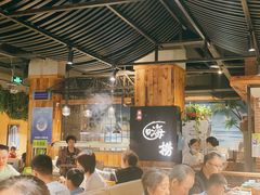 大堂-洪氏嗨捞·广东猪肚鸡·椰子鸡火锅(西咸万象城店)